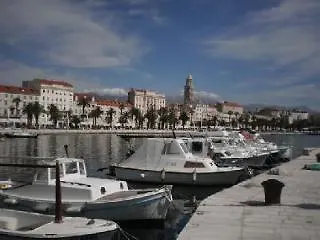 Don Zuvan Podstrana